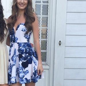 Lulu’s floral blue dress